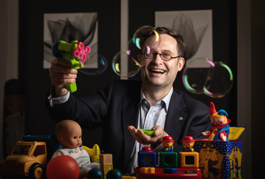 deVries with diagnostic toys--making bubbles