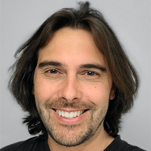 Headshot of Daniel Aharoni.